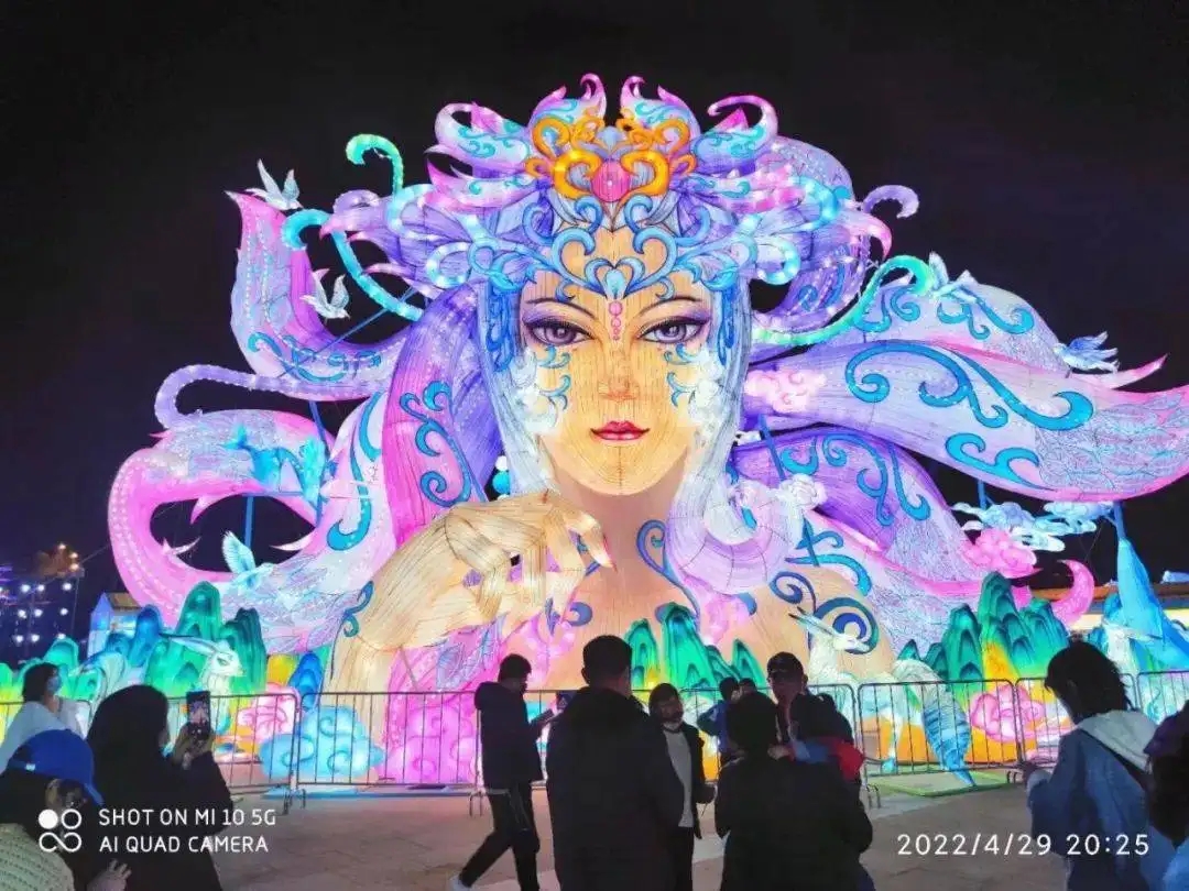 自貢燈會點亮大連“夜經濟”